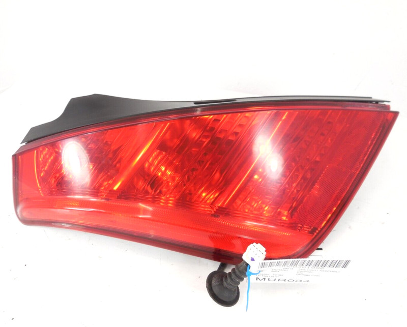 Nissan Murano Quarter Panel Mounted Tail Light Lamp Driver Left OEM 2003-2005
