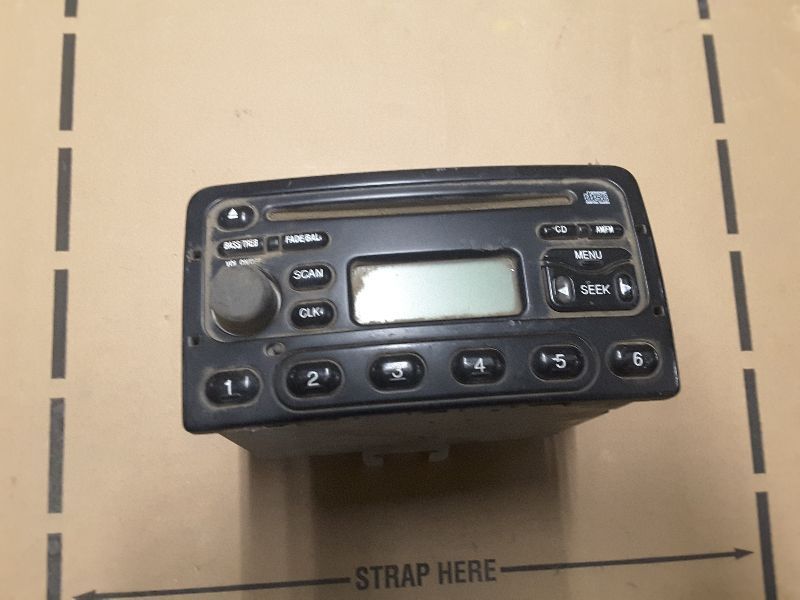 00 01 FOCUS AUDIO EQUIPMENT AM-FM-CD SINGLE DISC ID 98AP-18C815-BA 24455