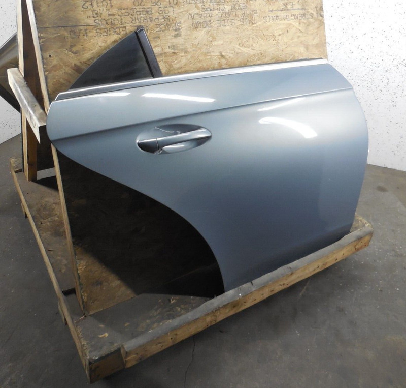 2006 06 Mercedes-Benz CLS500 Rear Door Assembly Passenger Right Electric OEM 747