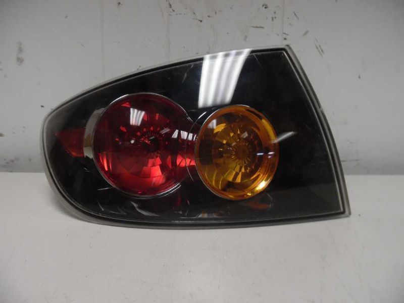 04 05 06 MAZDA 3 L. TAIL LIGHT SDN QUARTER PANEL MOUNTED RED LENS 144327