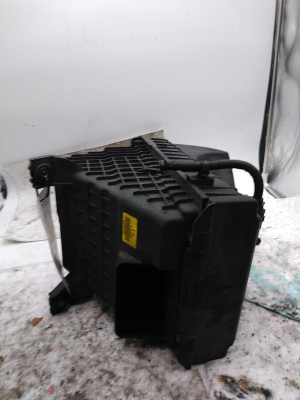 2016 KIA Sedona Air Cleaner Assembly OEM 28110A9100 Used 97K Miles