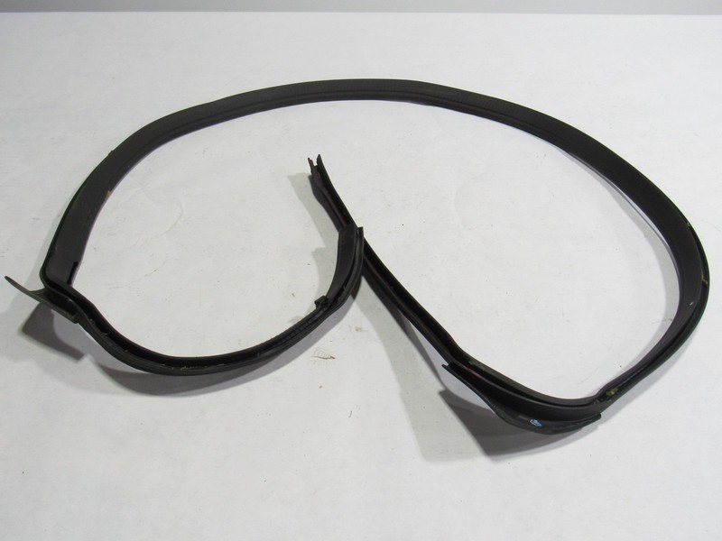 03-06 Chevrolet SSR LS 2005 Rear Trunk Hatch Lid Weather Strip Seal :Y