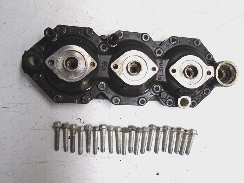 J2 OMC Johnson Evinrude Outboard 150hp Cylinder Head, Stbd 5001526 34709