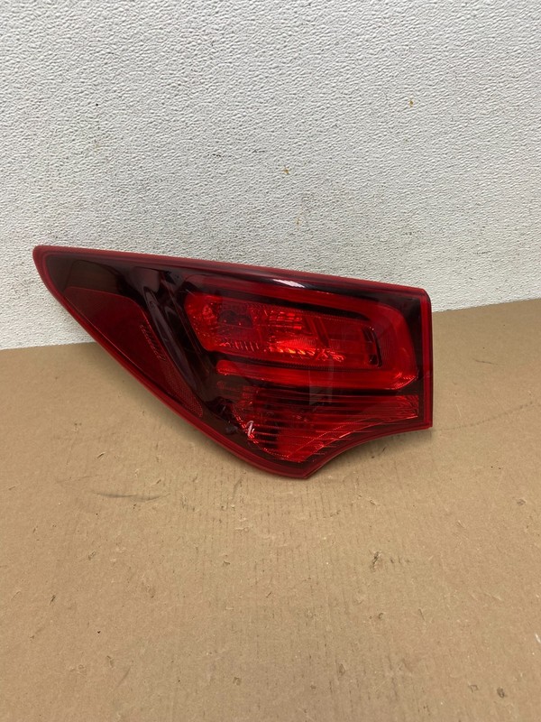 2017 - 2018 Hyundai Santa Fe Left Driver LH Side Tail Light AD6466 DG