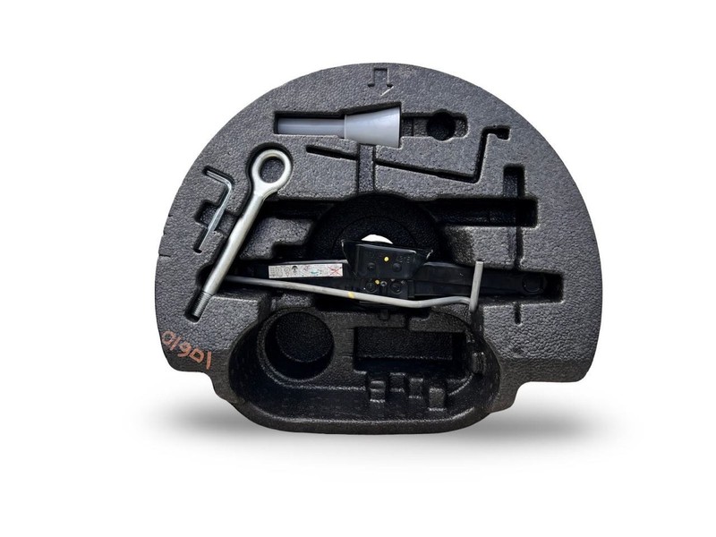 2014-2021 Maserati Ghibli Jack With Tools And Foam Holder