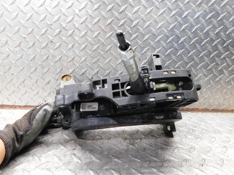 19-22 CHEVROLET MALIBU AUTOMATIC TRANSMISSION BODY SHIFTER SELECTOR 13545095