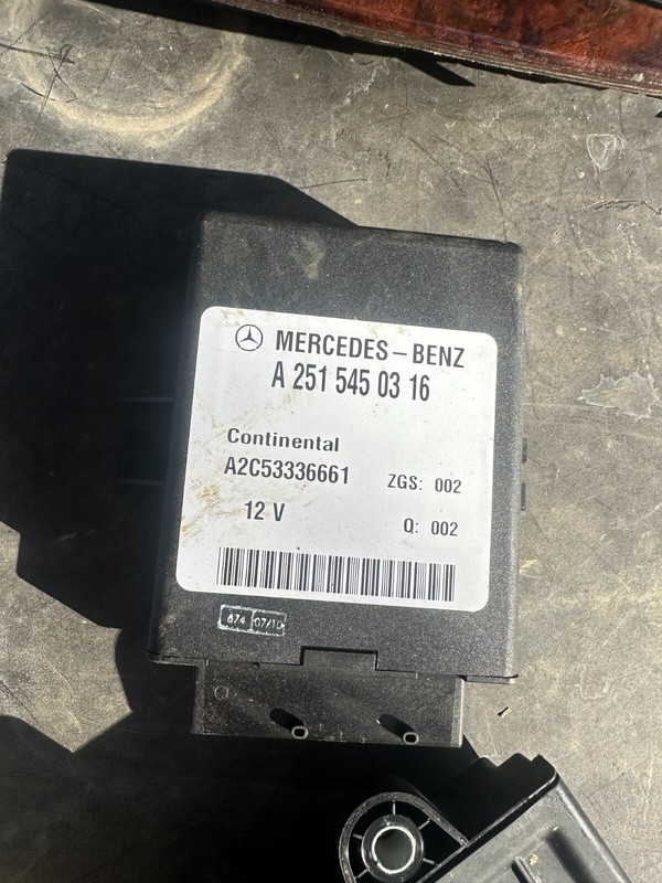 06-13 Mercedes W251 R350 E550 Rear Air Suspension Control Module 2515450316 OEM