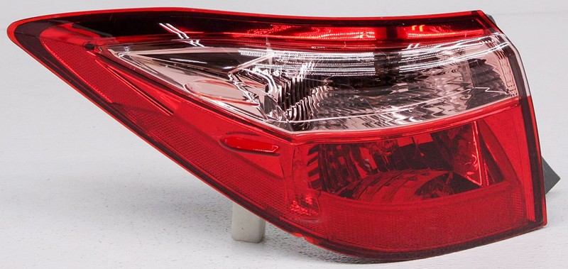 OEM 2017-19 Toyota Corolla Sedan Left Outer Tail Lamp 81560-02B00 - Lens Chip