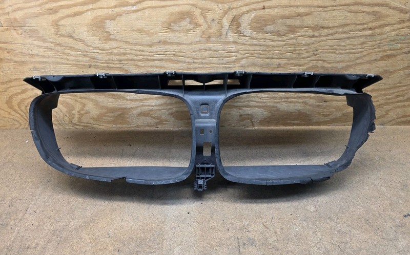 2011 2012 BMW F01 ALPINA B7 FRONT RADIATOR AIR DUCT SHUTTER SUPPORT OEM