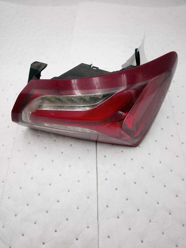 2019 Chevrolet Malibu Right Tail Light Assembly Black OEM Used 673555