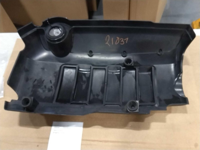 2016 GMC Acadia Engine Cover Grey 7177720 95K Miles Used Part