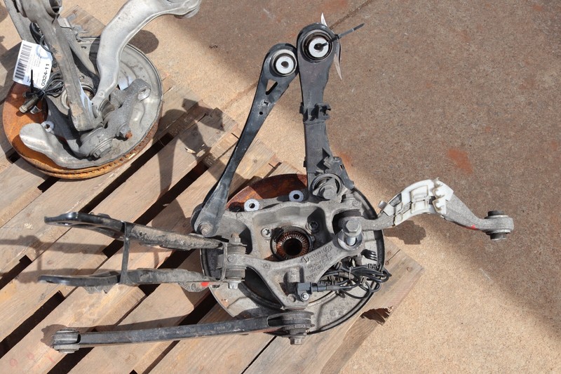 2018-2020 BMW M550I REAR RIGHT SPINDLE KNUCKLE WHEEL HUB W/ CONTROL ARMS OEM