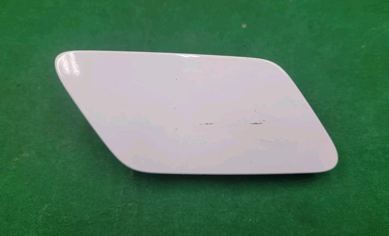 2017 2018 Audi A3 Front Bumper Right RH Headlamp Washer Cover 8V3955276B OEM