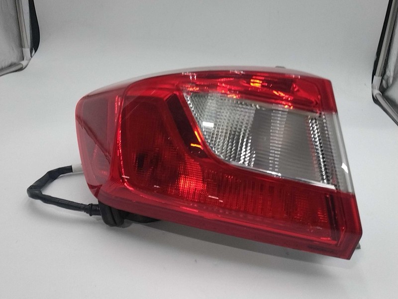 Used Left Tail Light Assembly fits: 2016 Chevrolet Cruze VIN B 4th digit New Sty