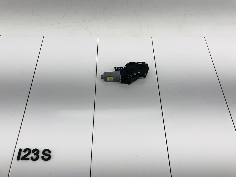 14-16 INFINITI QX60 FRONT RIGHT PASSENGER SIDE SEAT ADJUSTMENT MOTOR OEM