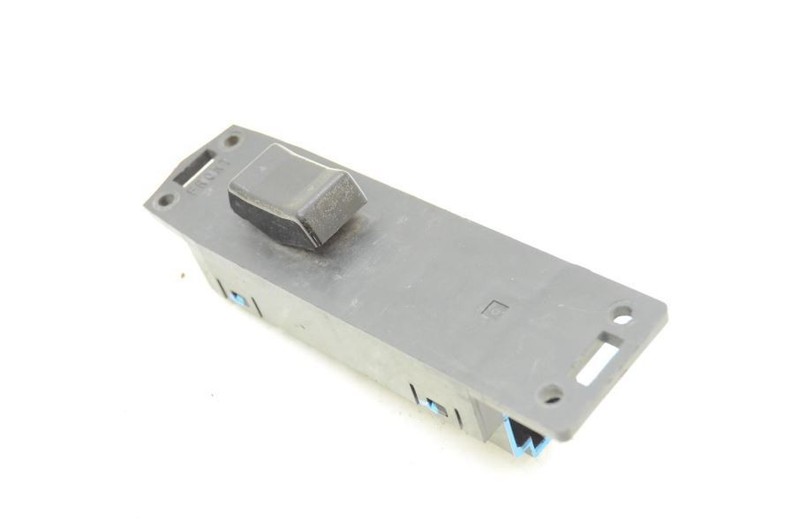 1988-1989 Nissan 300ZX VG30 Z31 2+0 Passenger Right Front Door Window Switch