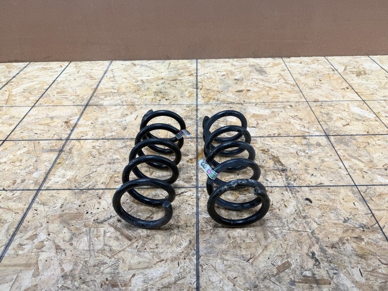 NISSAN PATHFINDER 2022-2025 OEM REAR LEFT AND RIGHT COIL SPRINGS SPRING ASSEMBLY