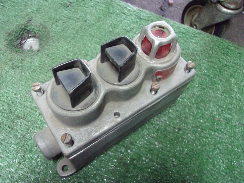 Crouse Hinds EFDC2475-J Explosion Proof Pilot Light*FREE SHIPPING*