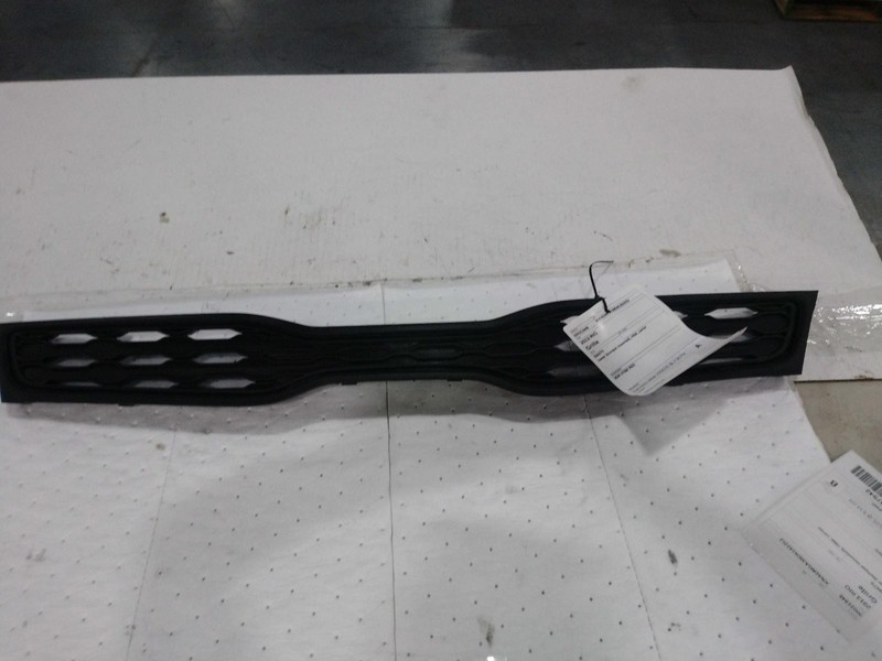 2013 KIA RIO Grille OEM RED 4DR HTBK 865611W210 Used, 120K Miles