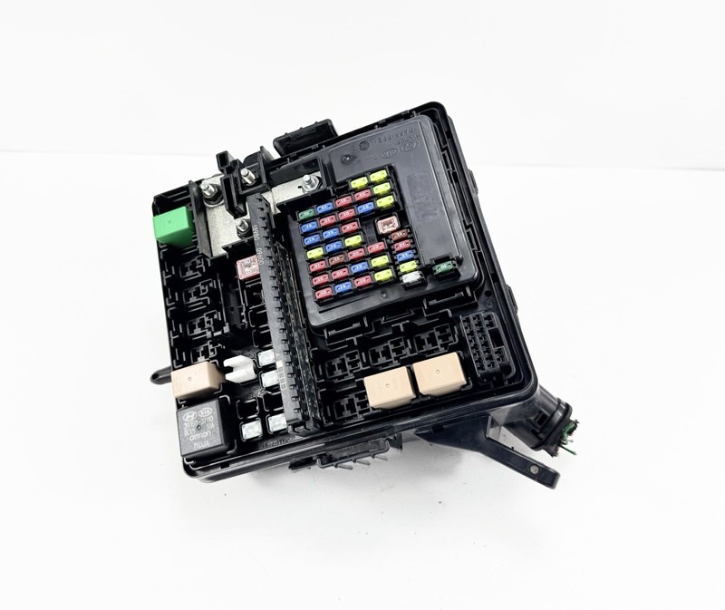 2017-2019 Kia Sportage Engine Fuse Box Relay Junction Block 91470D9200 OEM