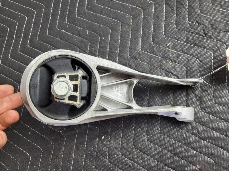 2019-2025 Cadillac XT4 Transmission Lower Support Mount Bracket OEM 84235386