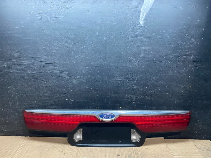 1998 1999 2000 Ford Contour Center Trunk License Plate Tail Light Oem W2192 DG