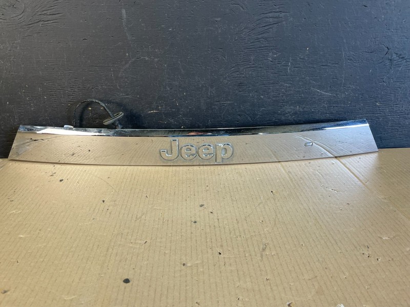 2011-2013 Jeep Grand Cherokee Liftgate Garnish Molding Trim W/O Camera AE3639 DG