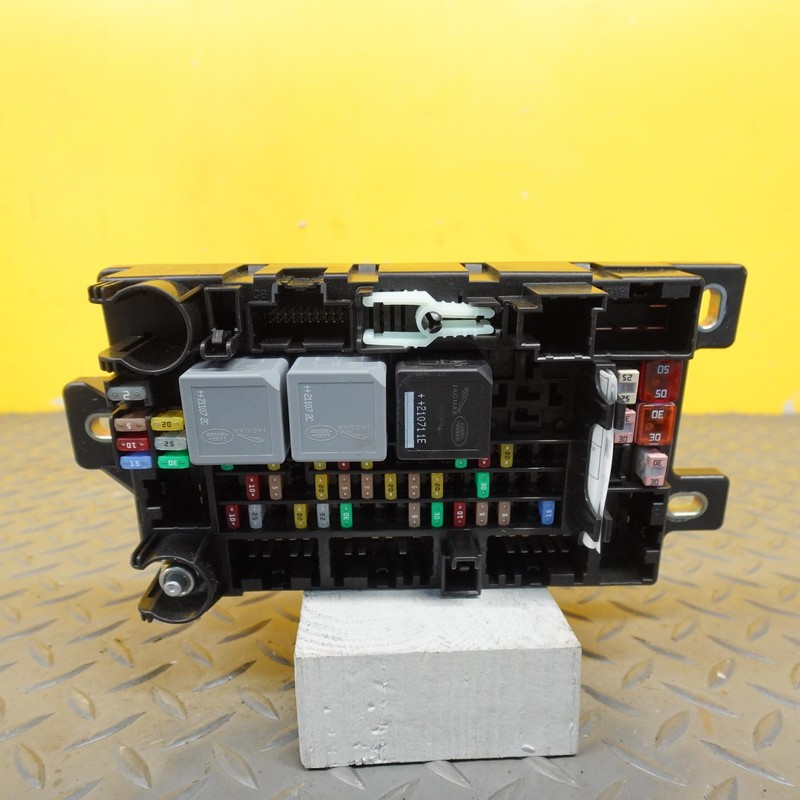 2020-2021 RANGE ROVER EVOQUE REAR FUSE RELAY BOX OEM M8D214N030AA