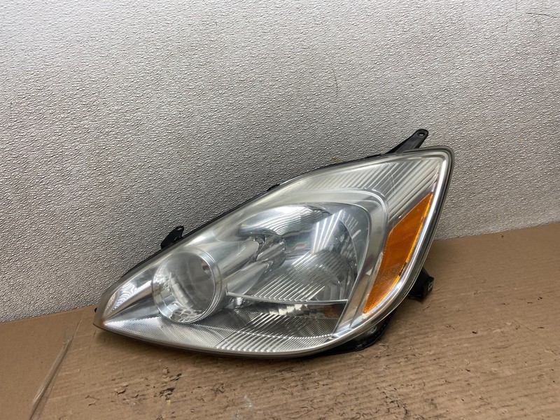 2004-2005 Toyota Sienna Left Driver LH Side Halogen Headlight AA9537 DW