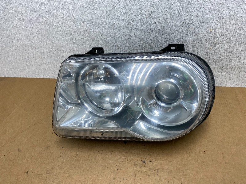 2005 to 2010 Chrysler 300C Left Driver LH Side Xenon Headlight AE3243 DW