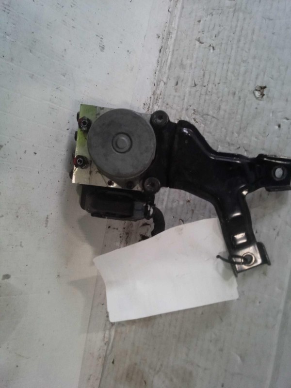 Used ABS Pump and Motor Assembly fits: 2017 Kia Forte Actuator and Pump Assembly
