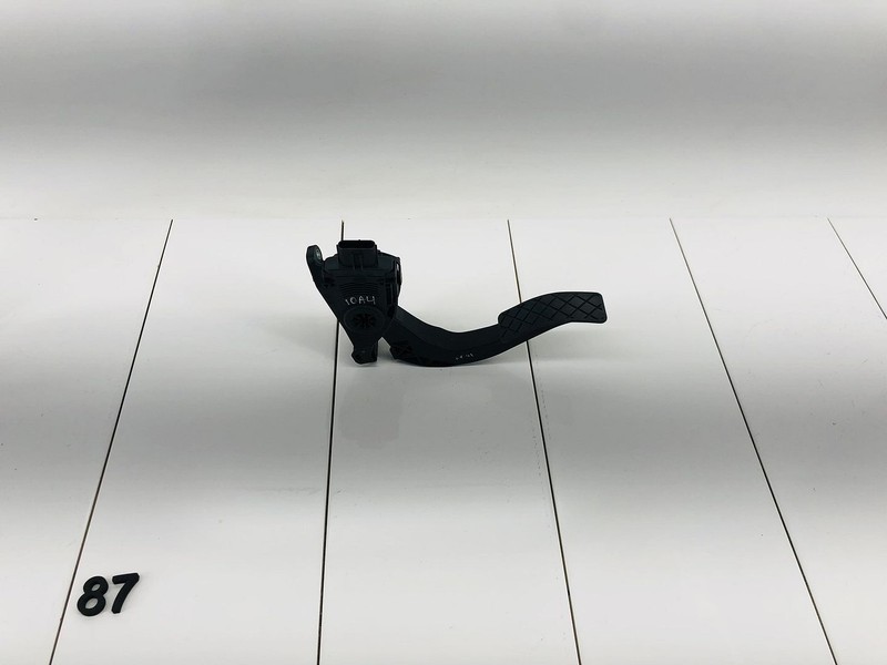 09-12 AUDI A4 B8 2.0L L4 TFSI GASOLINE ENGINE ACCELERATOR GAS PEDAL OEM