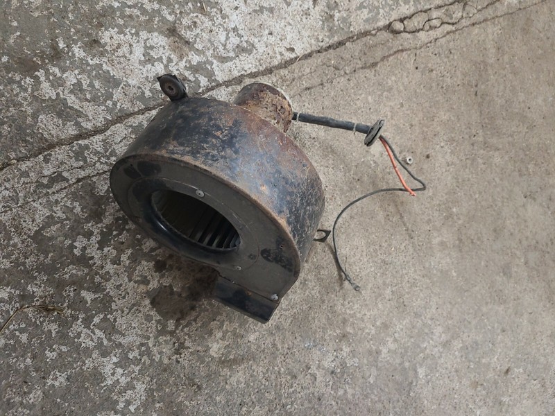 Mercedes 250S W108 AC Climate Control Blower Motor (untested )