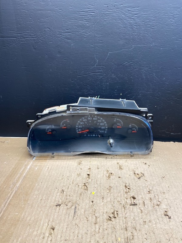2001-2002 Ford Econoline E250 E350 Van Speedometer Instrument Cluster AB5765 DG