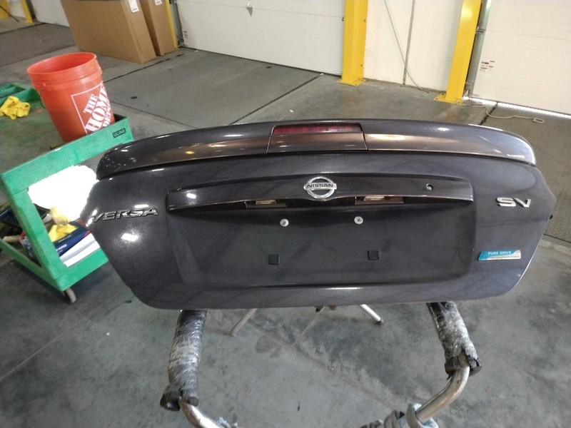 2015 Nissan Versa Deck Lid Trunk Lid Grey OEM Good Condition NJ25-23136-584361