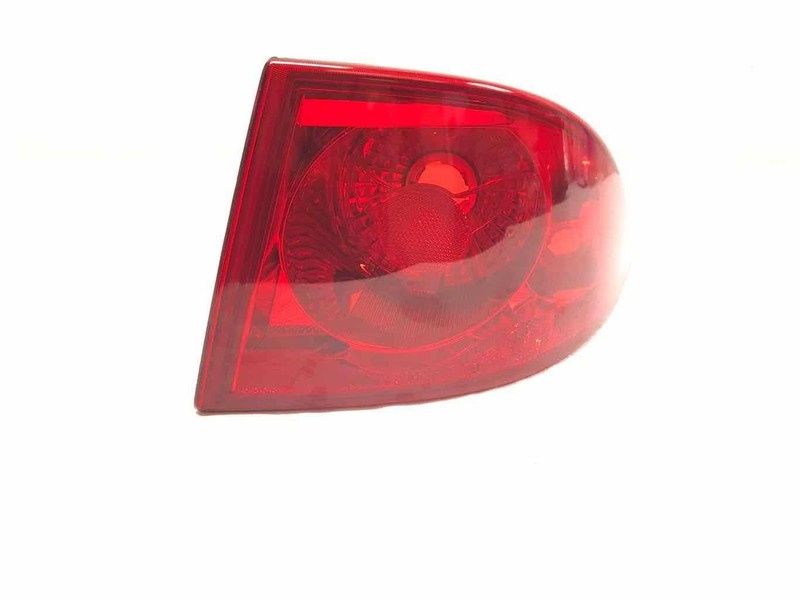2006 Lucerne RH Tail Lamp Cover Oem 16532692