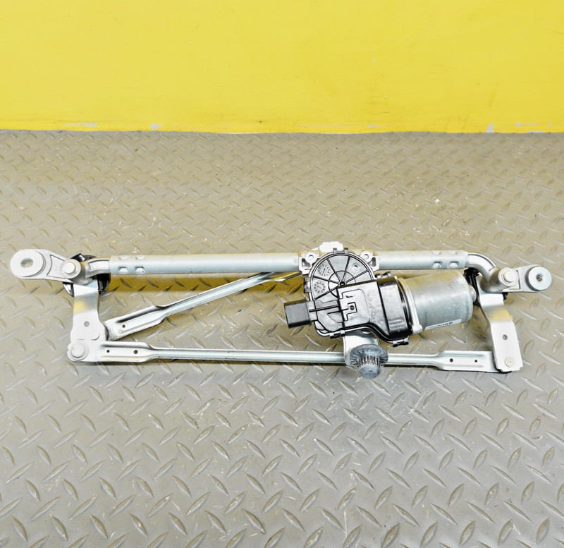 2022-2024 HYUNDAI TUCSON FRONT WINDSHIELD WIPER LINKAGE W/ MOTOR OEM 98100CW000