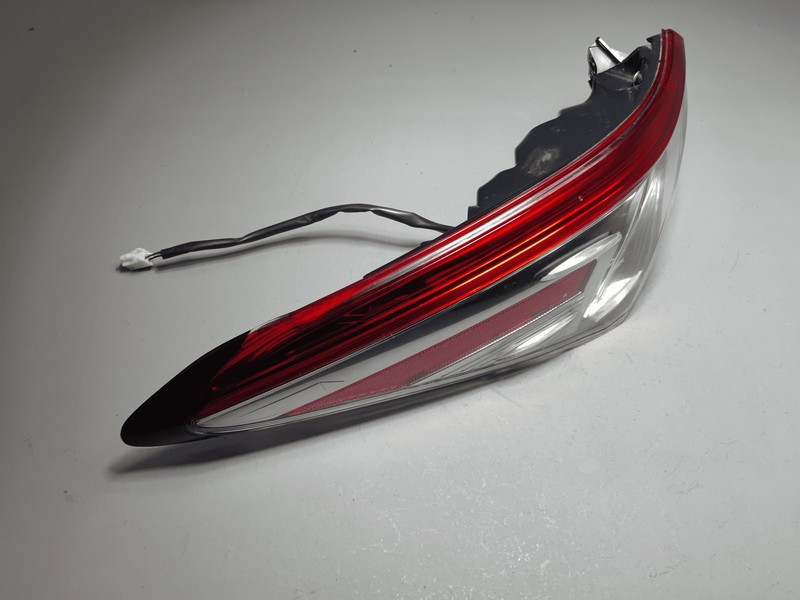 2018-2020 TOYOTA CAMRY REAR DRIVER SIDE OUTER TAILLIGHT FULL LED LAMP OEM