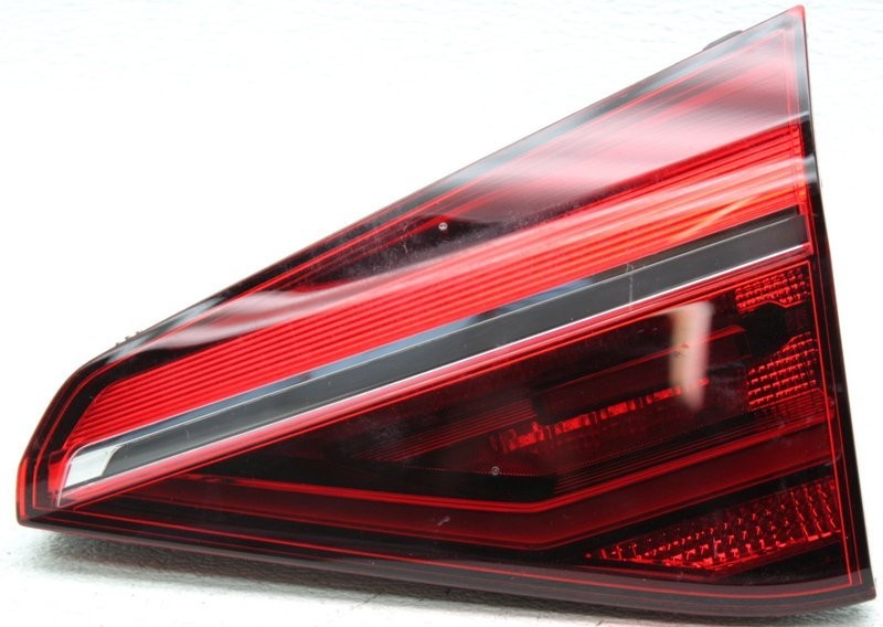 OEM Volkswagen Passat Right LED Tail Lamp Lens Spot 561945308C