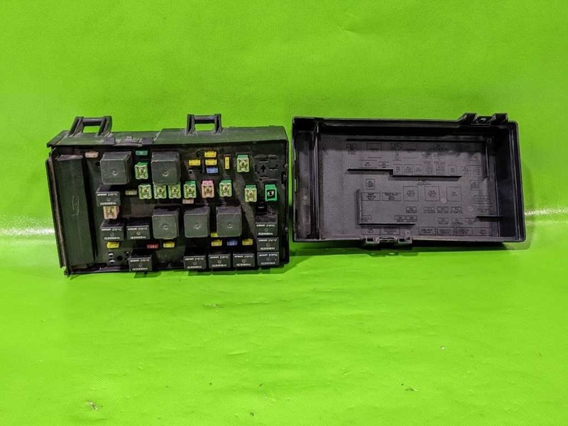 06 07 CARAVAN FUSE RELAY BOX OEM 4214-9