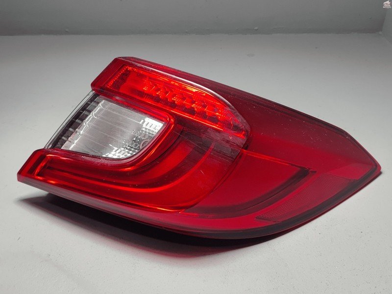 2018-2020 HONDA ACCORD HYBRID REAR RIGHT PASSENGER SIDE OUTER TAILLIGHT OEM