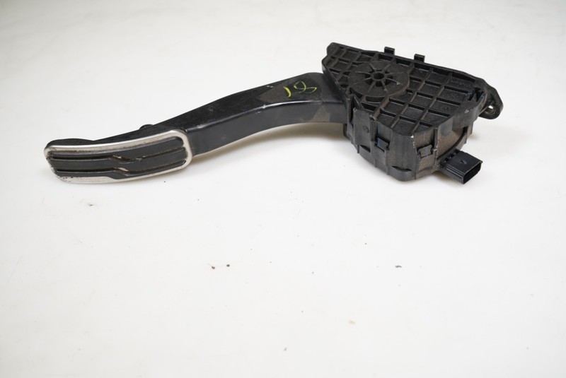 2013 - 2019 Ford Fusion Accelerator Pedal Assembly OEM DG9C-9F836-CA