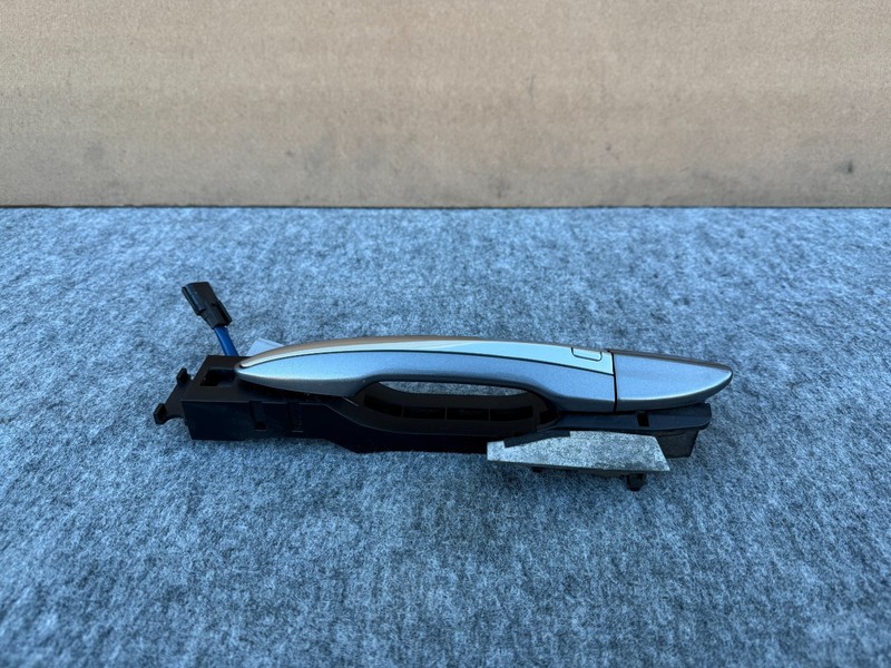 INFINITI Q60 2017-2022 OEM RIGHT PASSENGER DOOR HANDLE ASSEMBLY (KEYLESS/ GRAY)