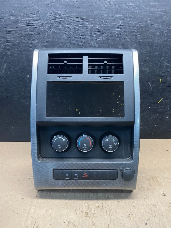 2008 to 2012 Jeep Liberty Dash Climate Temperature Control Radio Bezel OEM R8966