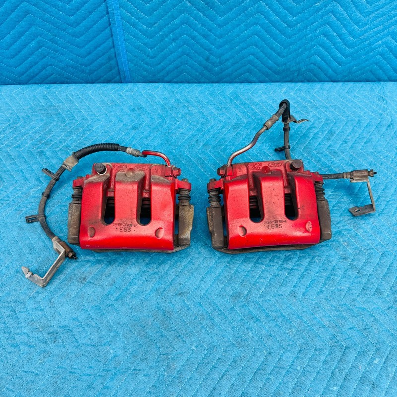 05–09 Ford Mustang GT Front Brake Calipers Set FR-FL OEM 7R332B121B / 7R332B120B