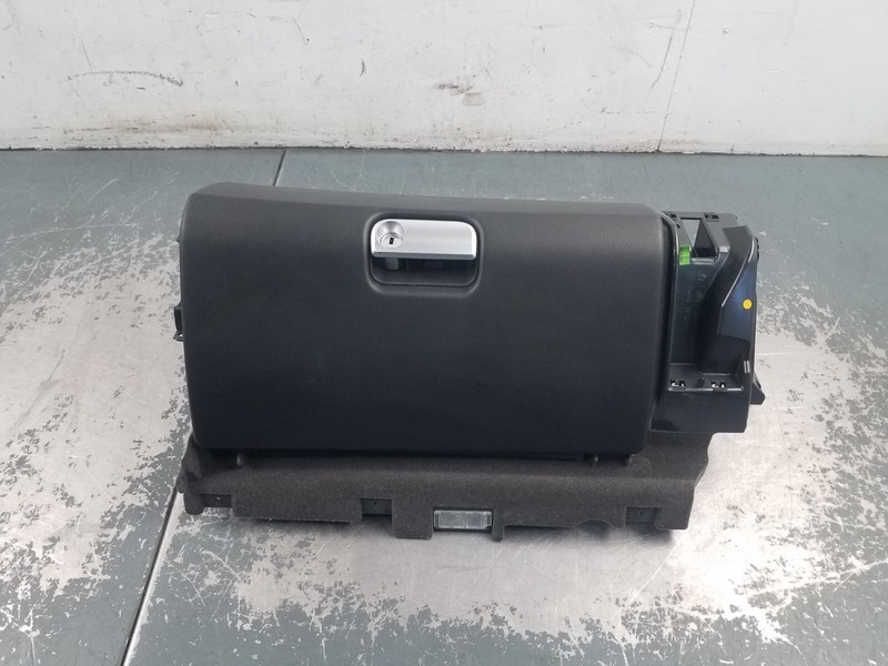 2006 Porsche Cayman S 987 Glove Box #80521 G5
