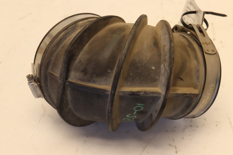 2019-2023 VOLVO VNL 860 ENGINE AIR TRANSFER TUBE HOSE DUCT 21659720 OEM