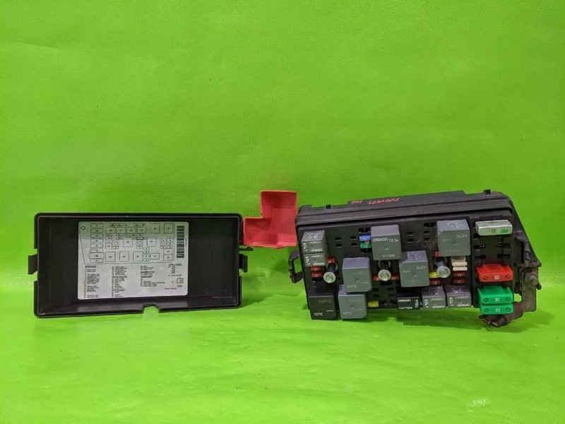00-05 LESABRE FUSE RELAY BOX OEM 4278-10