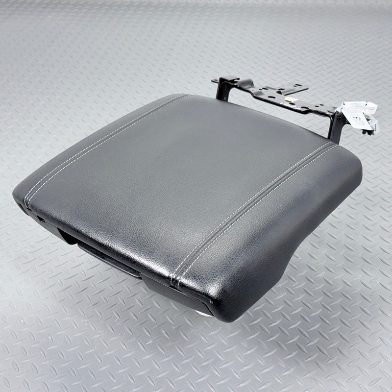 ✅ 19-26 RAM 1500 2500 3500 5th OEM CENTER CONSOLE LEATHER ARMREST Black ARM REST