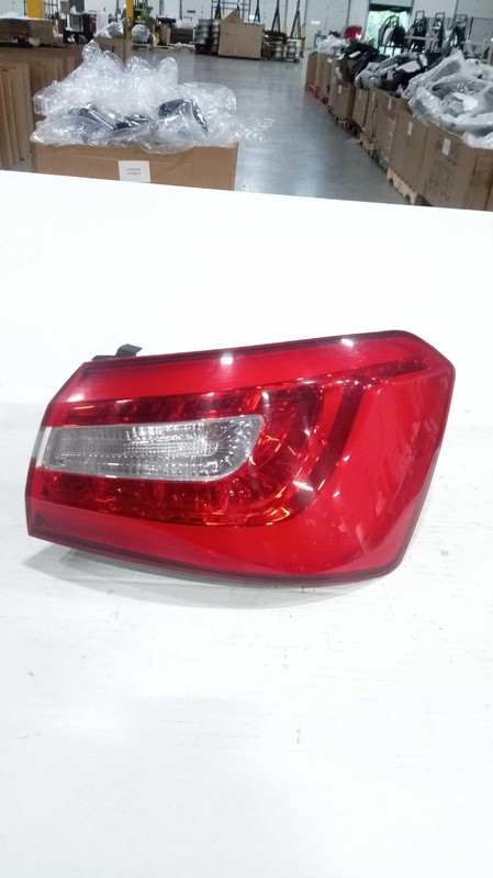 2015 KIA Cadenza Right Outer Tail Light Assembly White 264063 Used 137k Miles